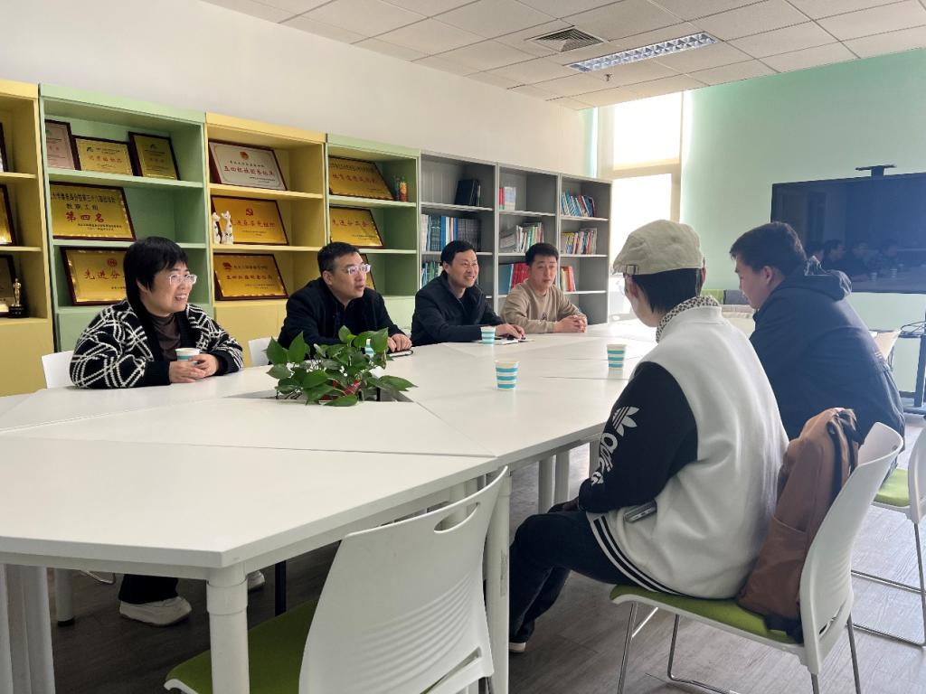 yl23455永利官网举行新疆籍少数民族学生座谈会